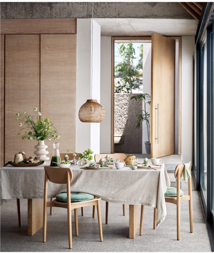 Elegant Easter table settings