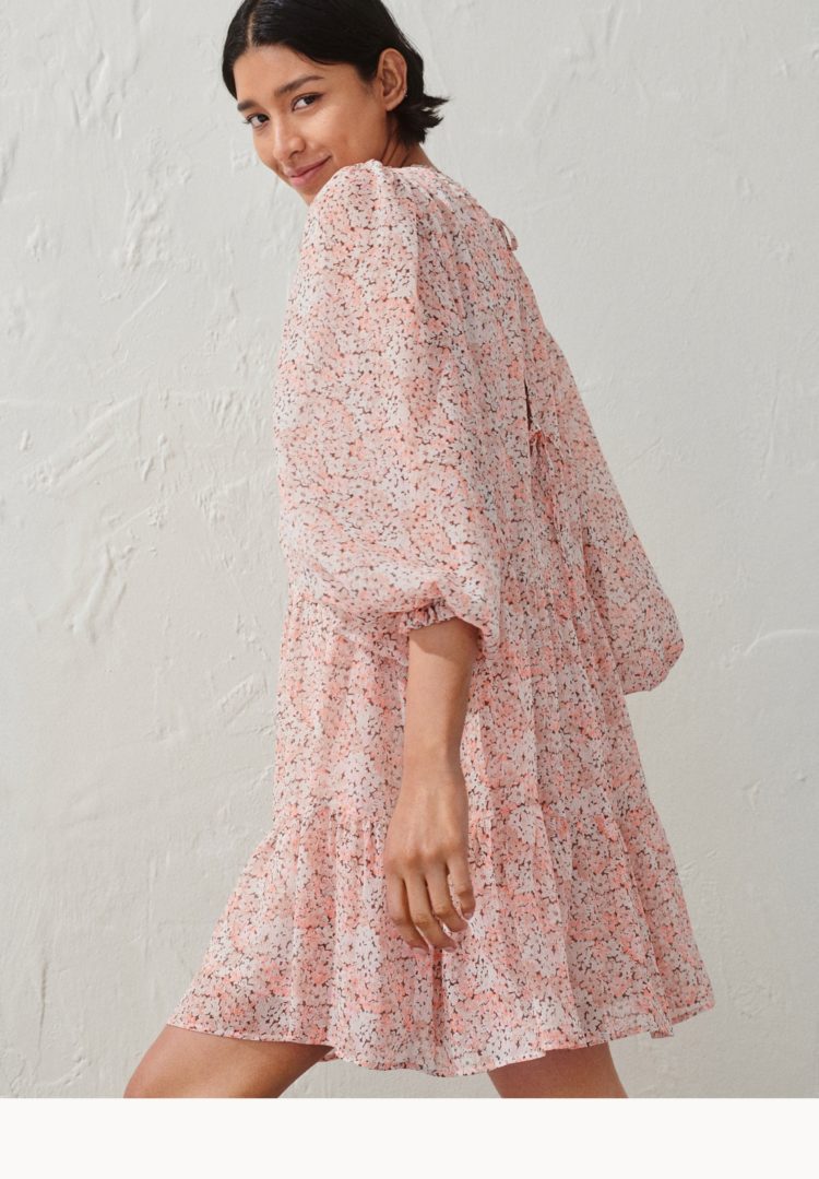 Spring looks <br> <small>Outfits for reading & lounging</small>