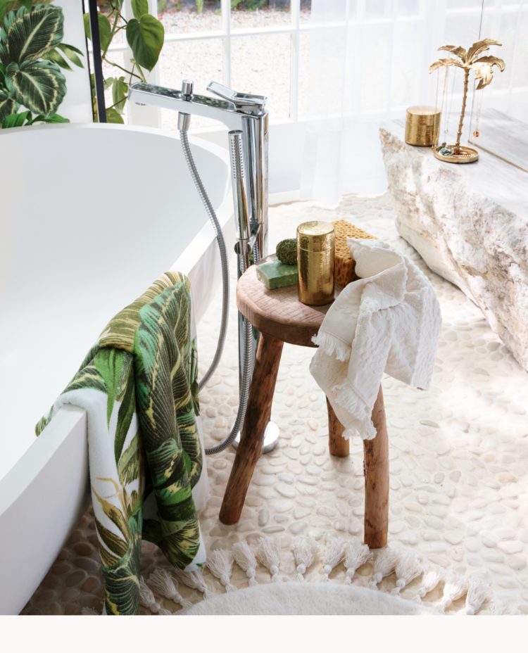 Golden green<br><small>Lush details for an easy style update</small>