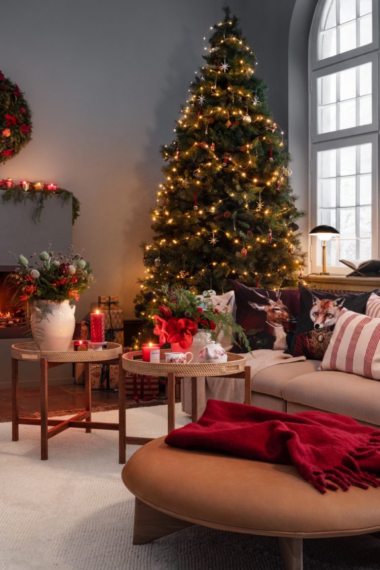 Share your holiday spirit <br><small>A magical season</small>