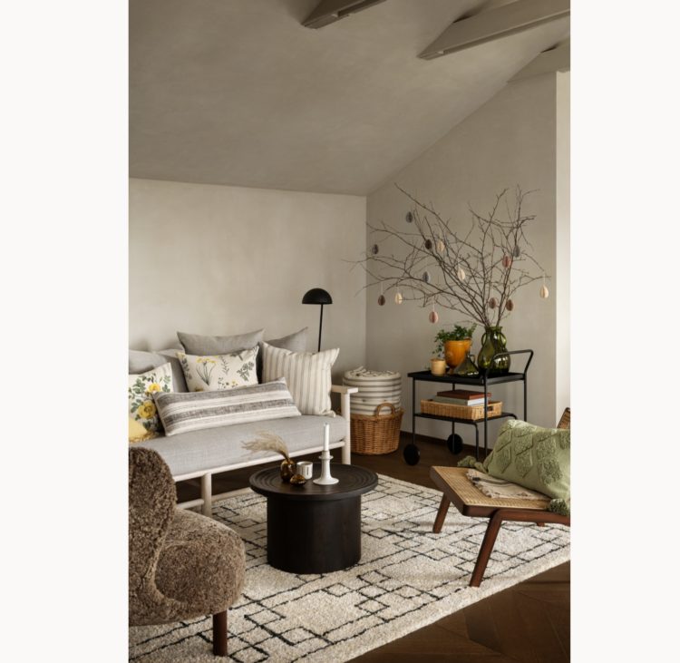 Elevate your easter <br><small>Create a stylish table setting for the Easter holiday with a few simple updates.</small>