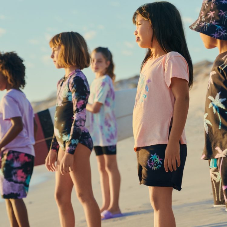 Reach new horizons <br><small>A beach collection in materials for the future</small>