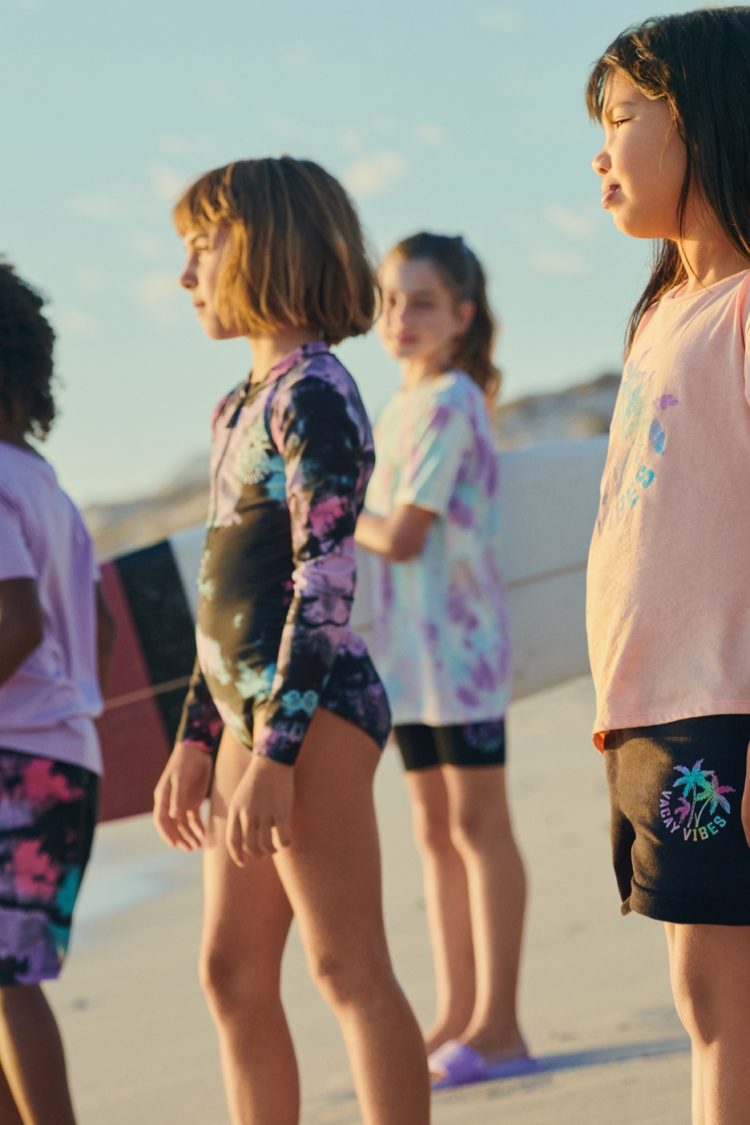 Reach new horizons <br><small>A beach collection in materials for the future</small>