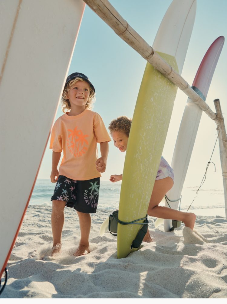 Reach new horizons <br><small>A beach collection in materials for the future</small>