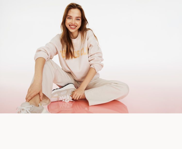Sporty simplicity <br><small>Minimalist to the max? Just add athleisure.</small>