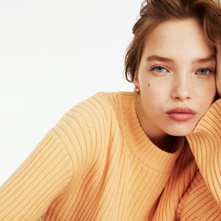 Sporty simplicity <br><small>Minimalist to the max? Just add athleisure.</small>