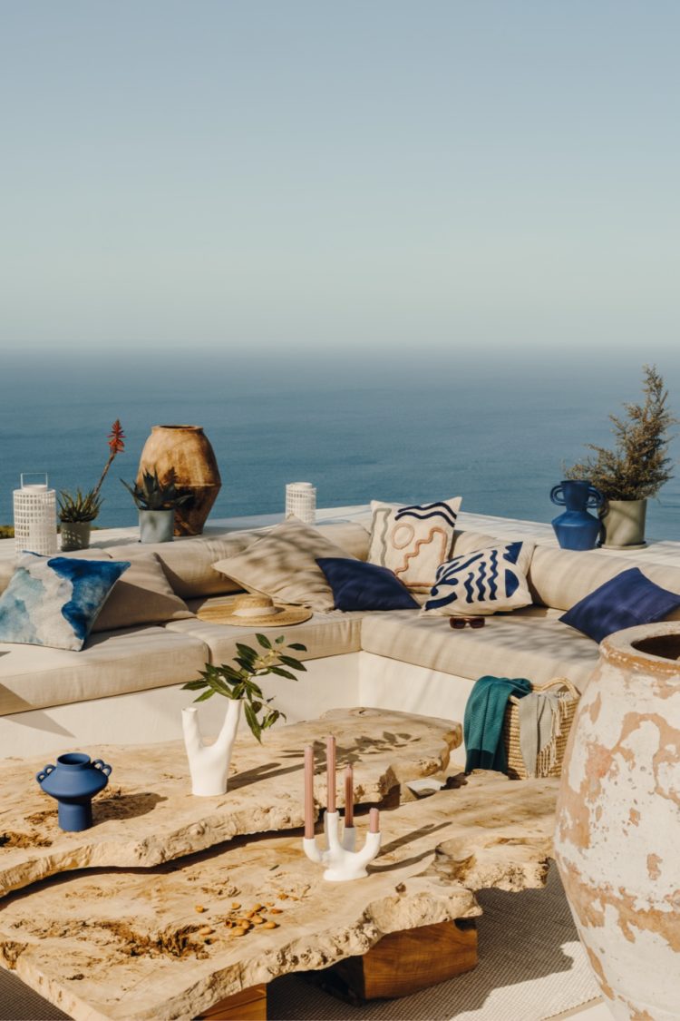 The beauty of blue <br><small>Paint your terrace with the colour of summer.</small>
