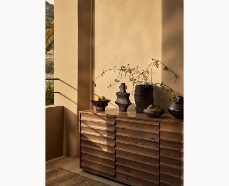 Dare to decorate with dark neutrals <br><small>Monochrome must-haves for your home.</small>