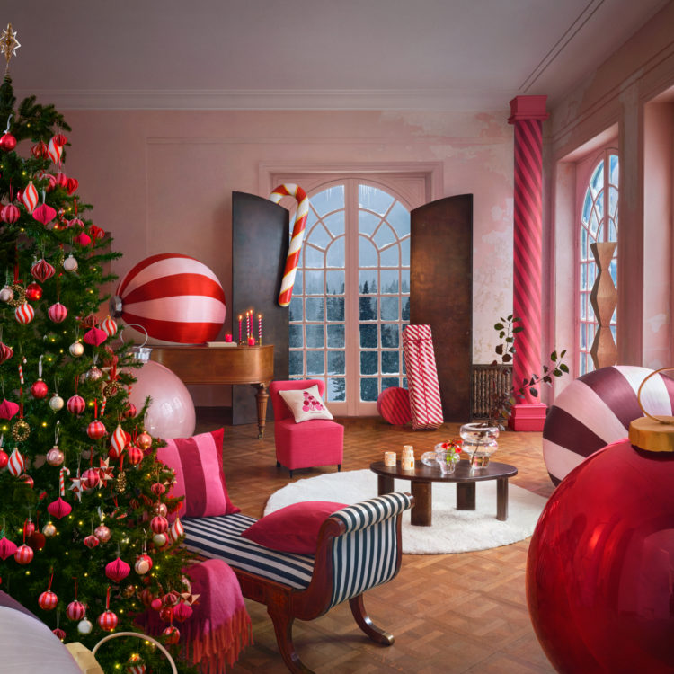 A magical holiday at home <br><small>All in on pink shades and playful decorations!</small>