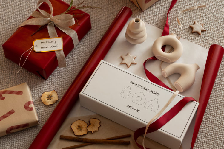 How to host a gift-wrapping party