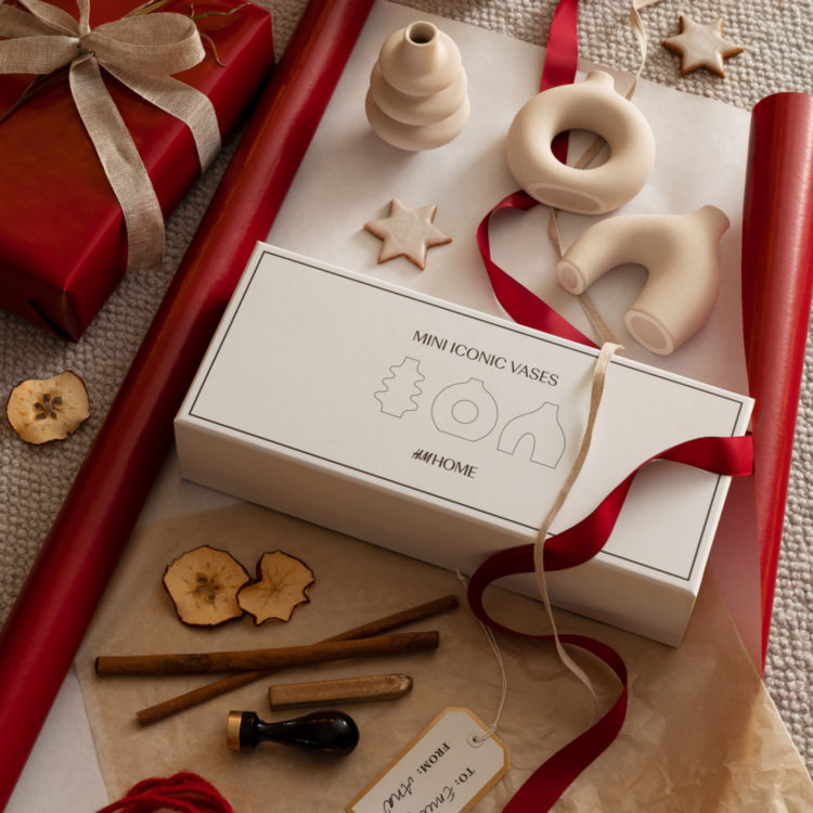 How to host a gift-wrapping party