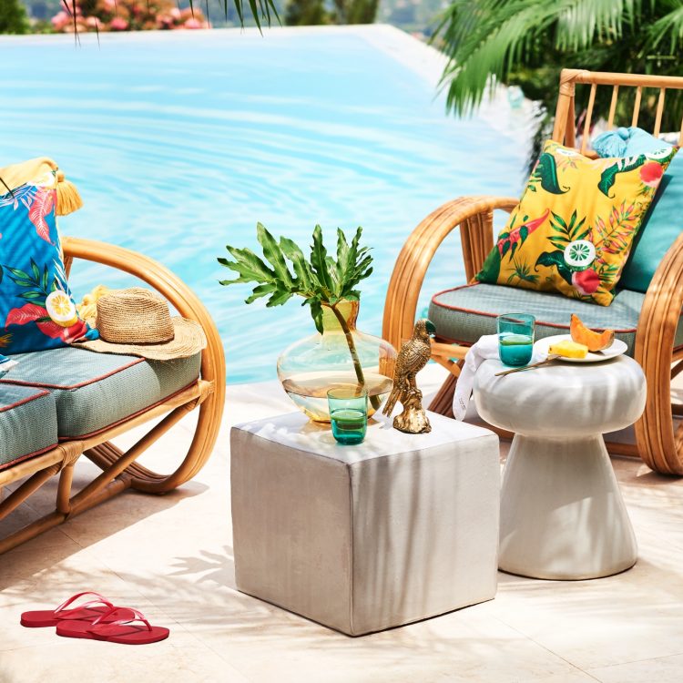 TROPICAL TOUCH