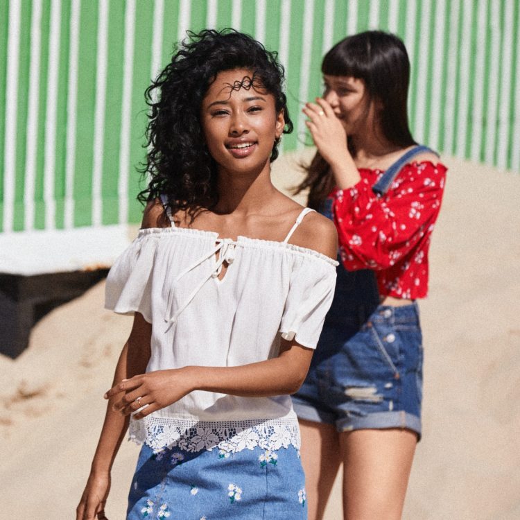 BESTIES BY THE BEACH