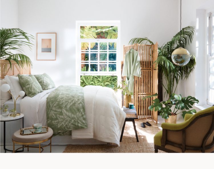 Golden green <br><small>Lush details for an easy style update</small>