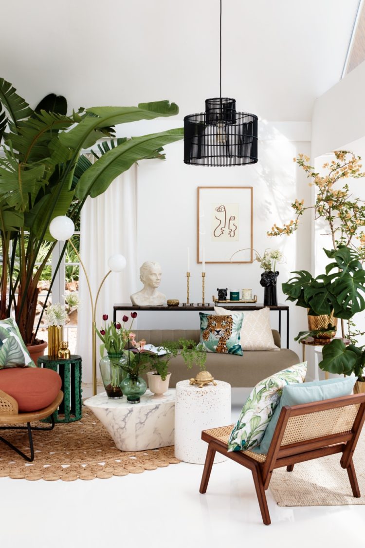 Golden green <br><small>Lush details for an easy style update</small>