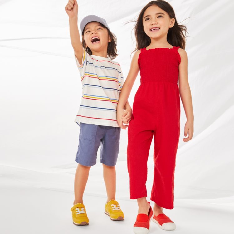 Striking springtime<small><br>Vibrant reds, bold blues and fun accessories! It’s time to discover our spring-inspired styles for kids. Discover jumpsuits, shorts and canvas sneakers.</small></br>