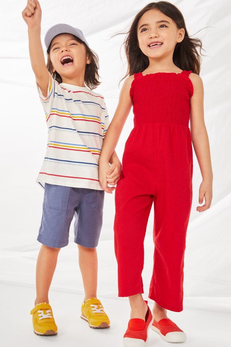 Striking springtime<small><br>Vibrant reds, bold blues and fun accessories! It’s time to discover our spring-inspired styles for kids. Discover jumpsuits, shorts and canvas sneakers.</small></br>