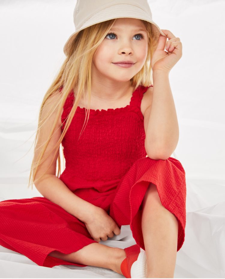 Striking springtime<small><br>Vibrant reds, bold blues and fun accessories! It’s time to discover our spring-inspired styles for kids. Discover jumpsuits, shorts and canvas sneakers.</small></br>
