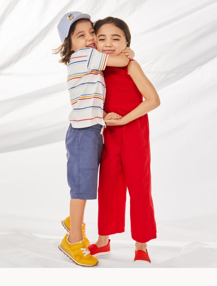 Striking springtime<small><br>Vibrant reds, bold blues and fun accessories! It’s time to discover our spring-inspired styles for kids. Discover jumpsuits, shorts and canvas sneakers.</small></br>