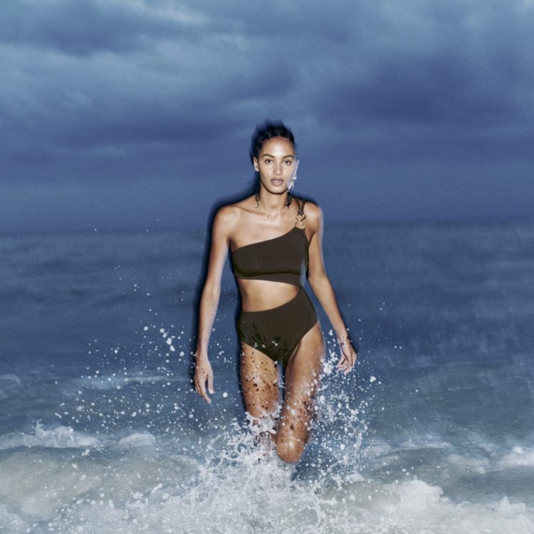 <c>Women’s summer 2025<c>